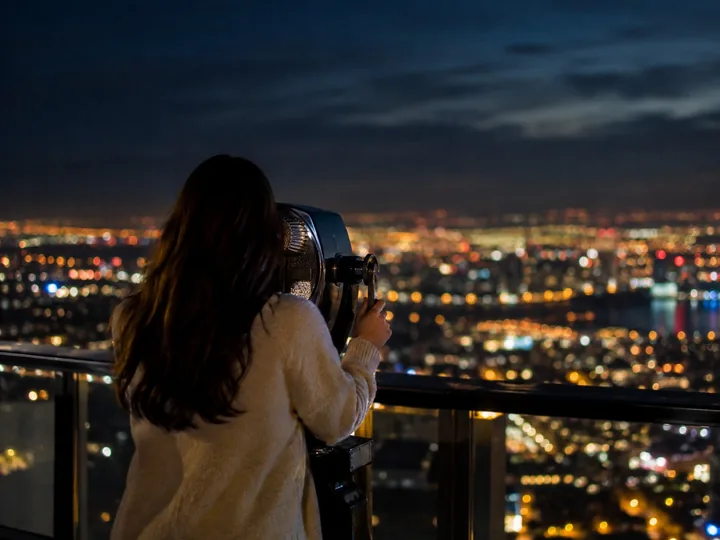 Coin binoculars on an observation deck at night